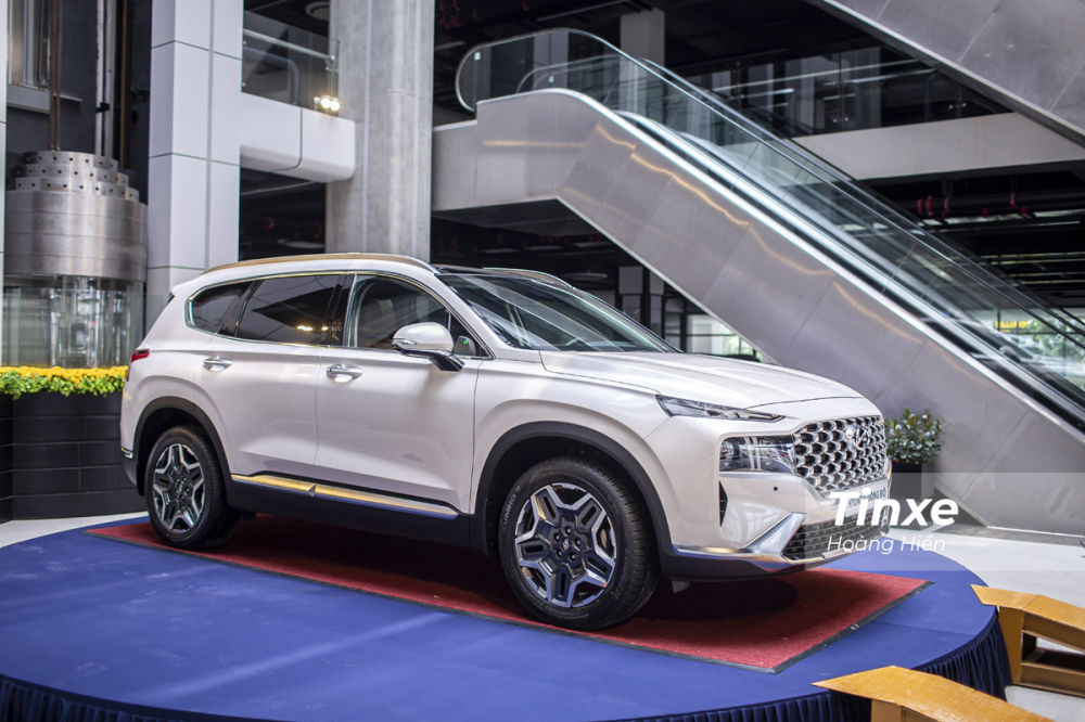 K&iacute;ch thước của Hyundai Santa Fe 2021 tăng đ&aacute;ng kể so với phi&ecirc;n bản trước.