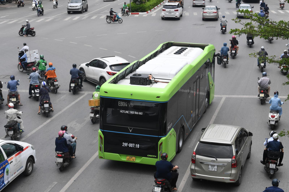 Xe được trang bị khối pin c&oacute; dung lượng 281 kWh cho phạm vi hoạt động tối đa từ 220 &ndash; 260 km.