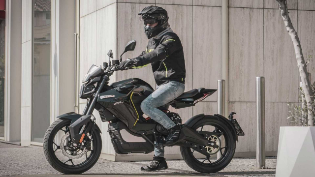 Xe máy điện trong kiểu dáng mô tô Voge ER-10 chính thức có giá bán