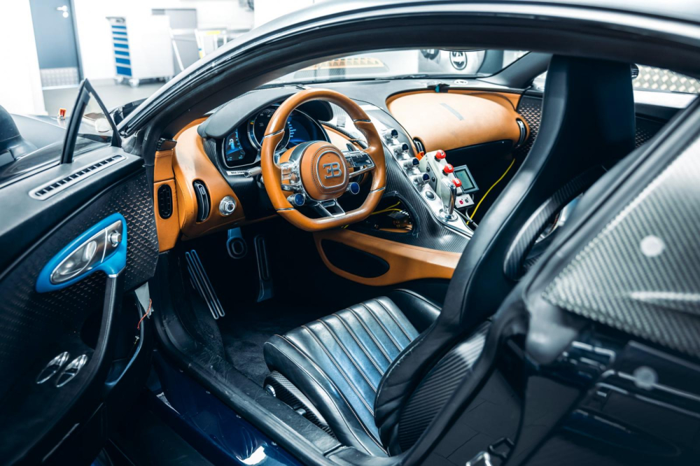 Nội thất b&ecirc;n trong chiếc Bugatti Chiron 4-005