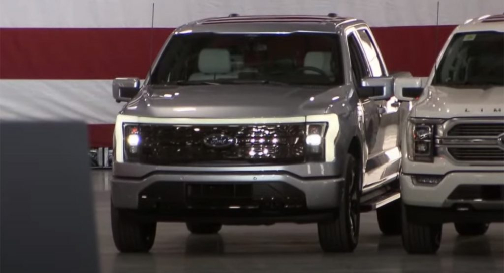 Ford F-150 Lightning 2022 bị lộ thiết kế đầu xe