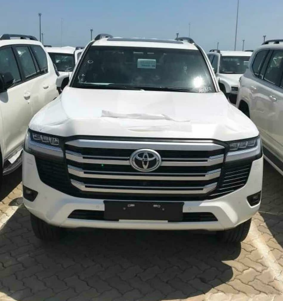 Toyota Land Cruiser 2022 rò rỉ hình ảnh trước ngày ra mắt