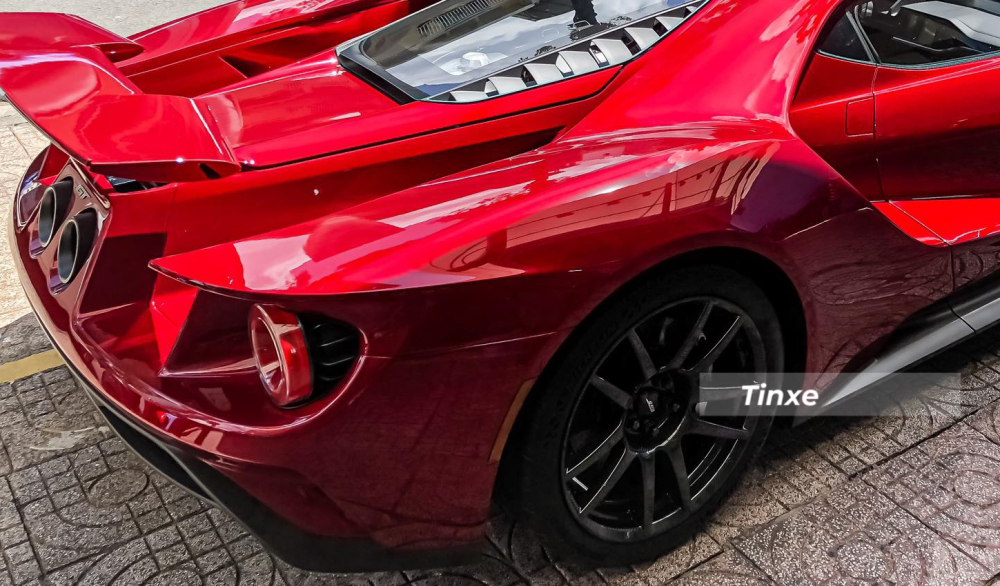 Siêu xe Ford GT đầu tiên về nước có bộ mâm carbon