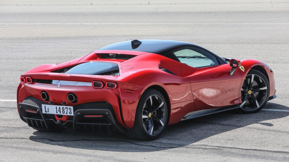 Siêu xe Ferrari SF90 Stradale có công suất 1.000 ps