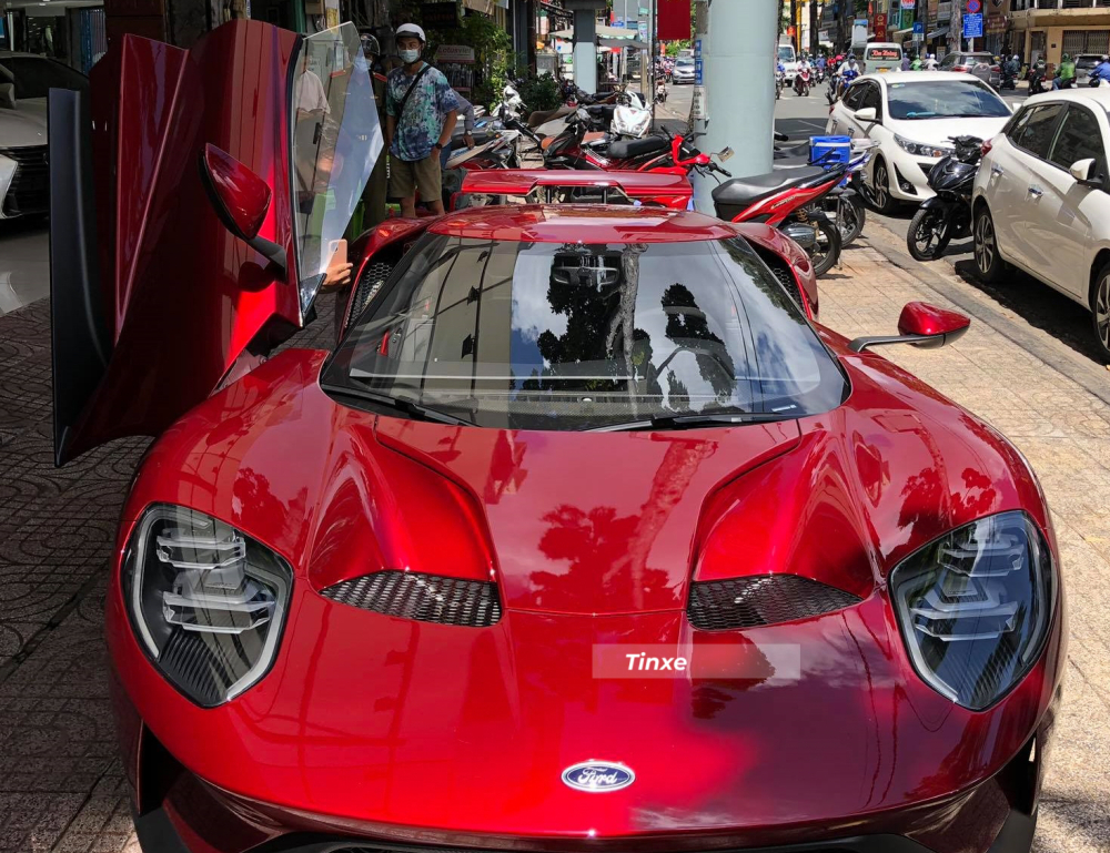 Giá xe Ford GT mới xuất xưởng khoảng 400.000 đô la