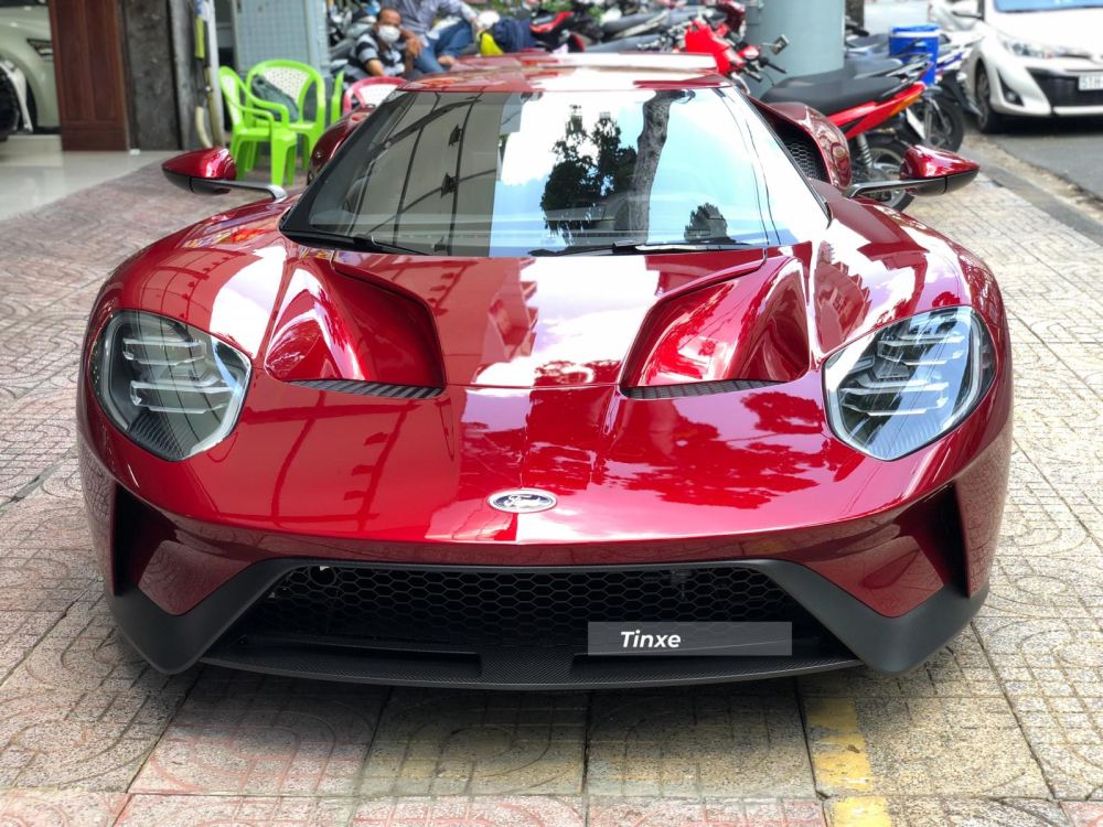 Siêu xe Ford GT đầu tiên về nước tắm nắng trên đường phố Sài thành