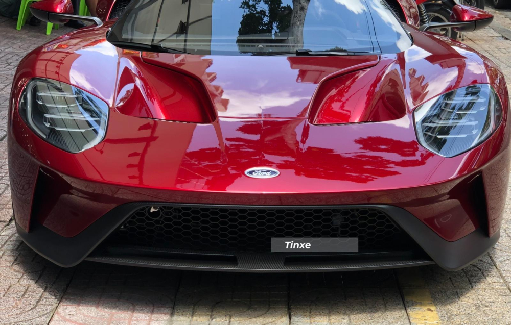Thiết kế phần đầu siêu xe Ford GT