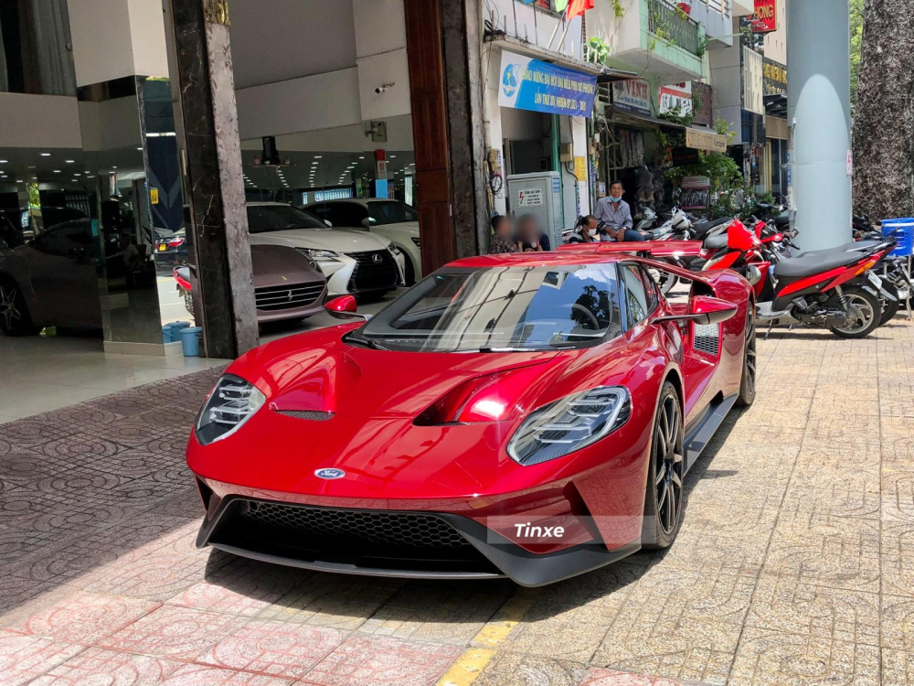 Hiện đây là 1 trong 2 chiếc siêu xe Ford GT về Việt Nam