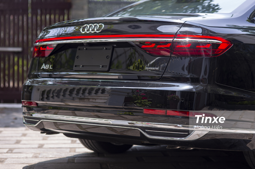 Ở thế hệ thứ 4, phần đu&ocirc;i xe của Audi A8L được đ&aacute;nh gi&aacute; cao hơn hẳn so với trước đ&acirc;y.