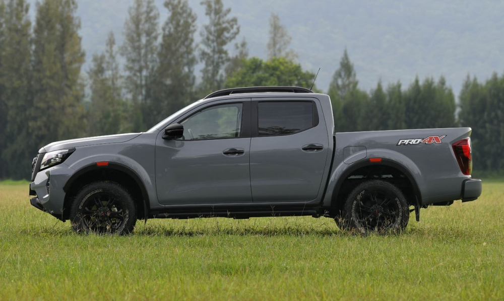Nissan Navara 2021 sẽ tiếp tục được nhập khẩu nguy&ecirc;n chiếc từ Th&aacute;i Lan.
