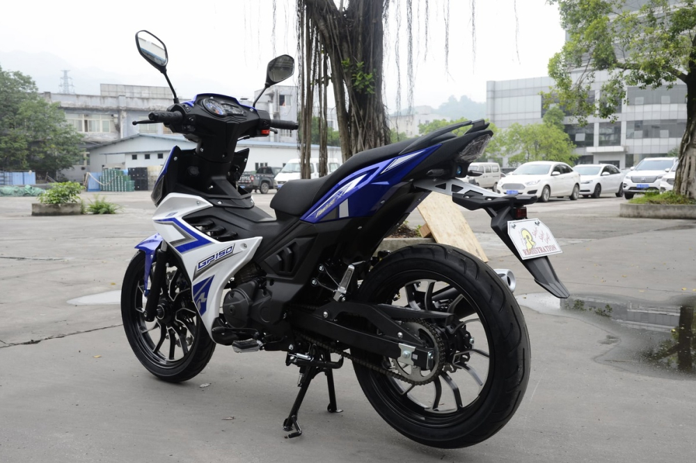 Xe mang thiết kế lai thô giữa Honda Winner và Yamaha Exciter Xe mang thiết kế lai thô giữa Honda Winner và Yamaha Exciter