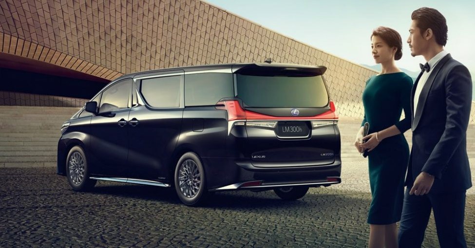 Thiết kế đu&ocirc;i sau của Lexus LM 350 2021.