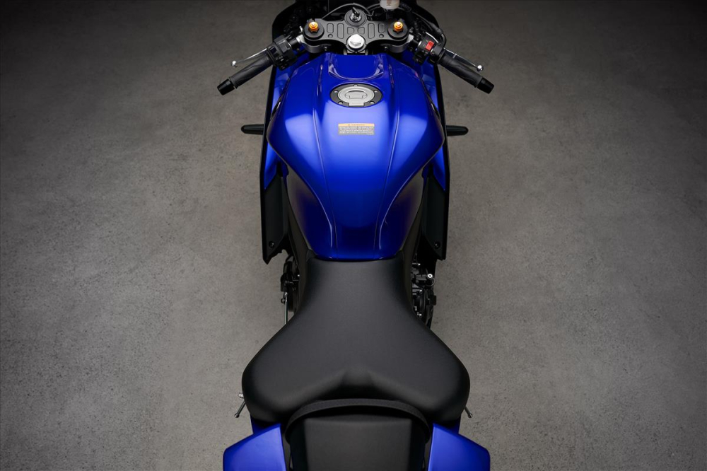 Yamaha R7 2021 c&oacute; mức gi&aacute; b&aacute;n khoảng 261 triệu đồng tại Ch&acirc;u &Acirc;u