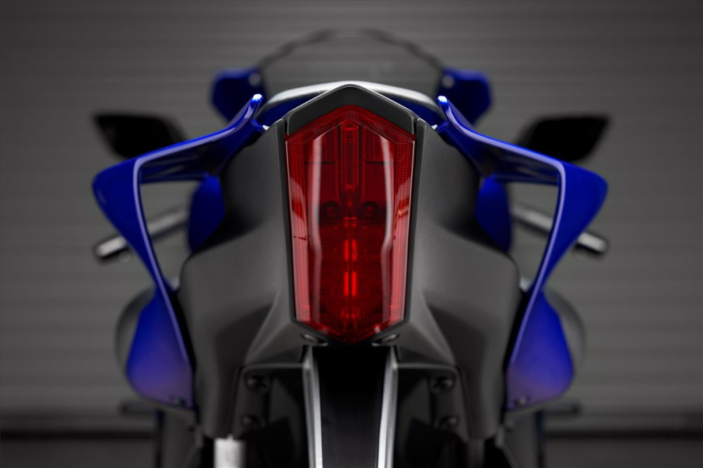 Đu&ocirc;i xe đậm chất Sport bike của Yamaha R7 2021