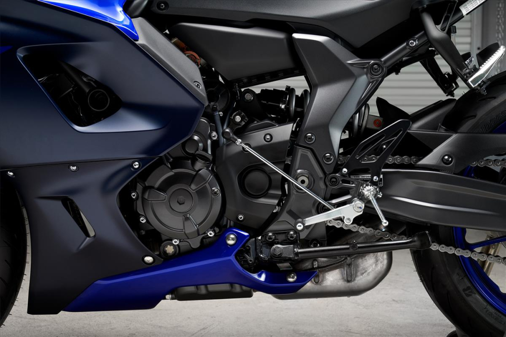 Khối động cơ CP2 tr&ecirc;n Yamaha R7 2021