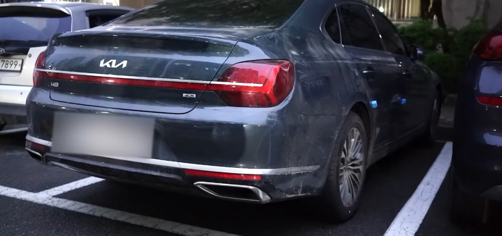 Kia K9 2021 nhìn từ phía sau Kia K9 2021 nhìn từ phía sau