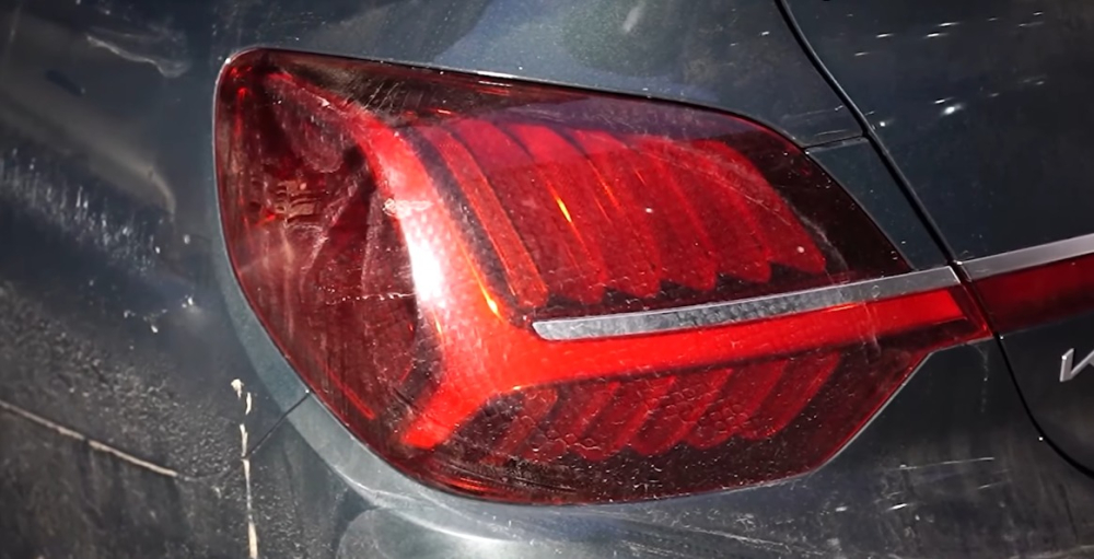 Cận cảnh đèn hậu mới của Kia K9 2021 Cận cảnh đèn hậu mới của Kia K9 2021