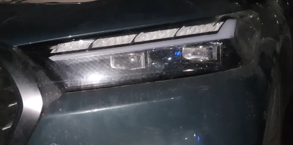 Cận cảnh cụm đèn pha của Kia K9 2021 Cận cảnh cụm đèn pha của Kia K9 2021