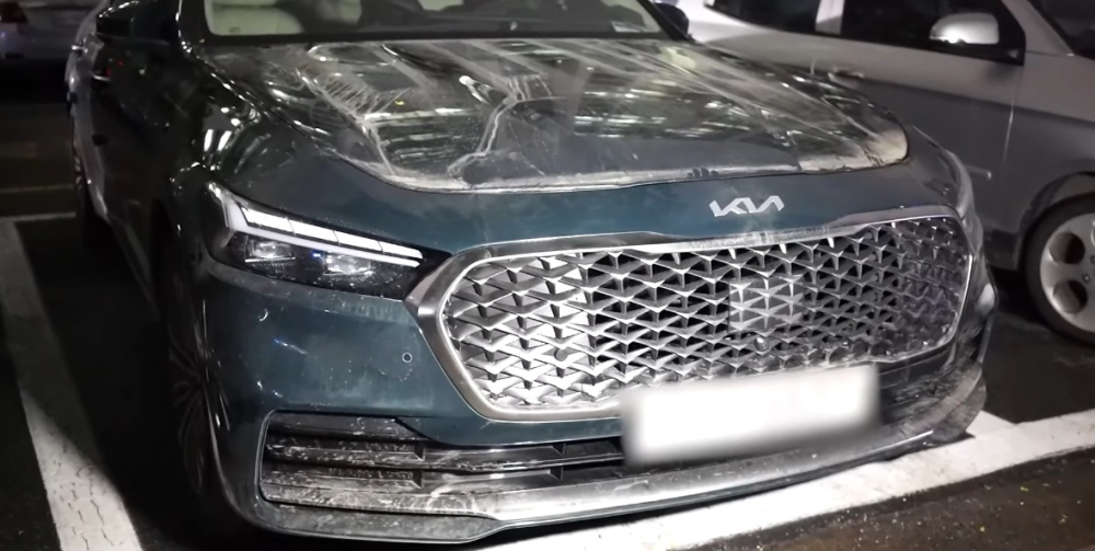Kia K9 2021 bị bắt gặp trong một bãi đỗ xe Kia K9 2021 bị bắt gặp trong một bãi đỗ xe