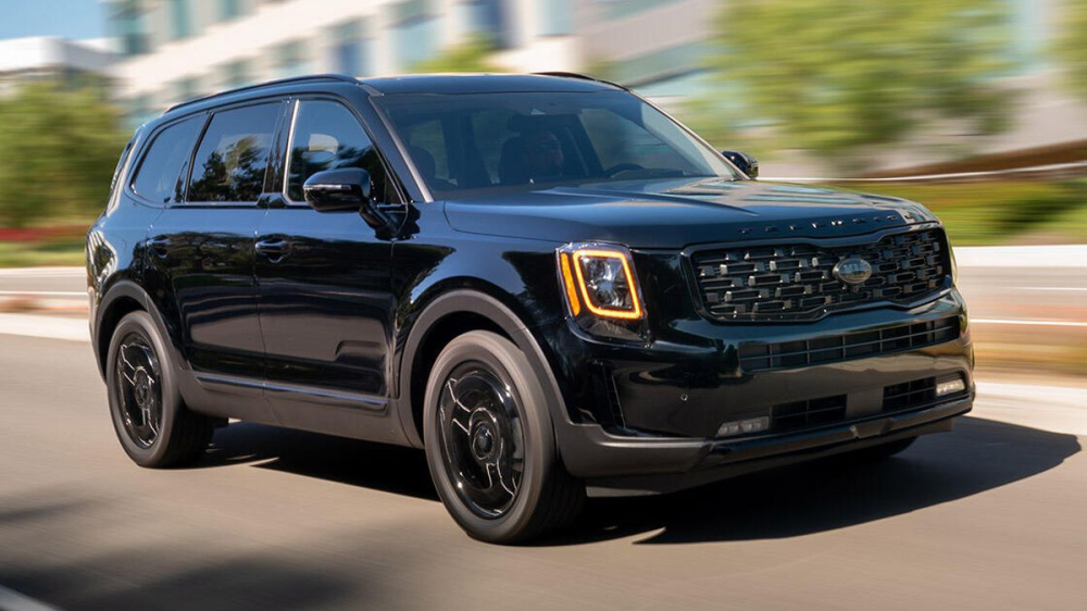 Kia Telluride tại Mỹ hot đến mức c&oacute; đại l&yacute; y&ecirc;u cầu kh&aacute;ch phải trả tiền mới được l&aacute;i thử