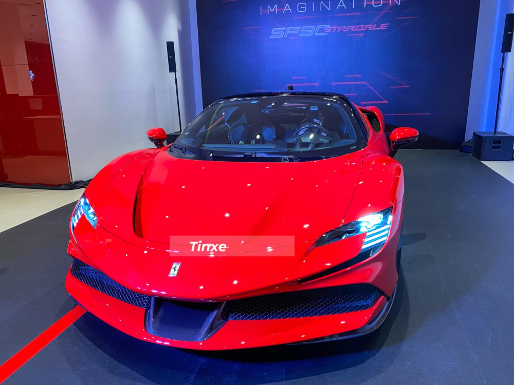Si&ecirc;u xe Ferrari SF90 Stradale ch&iacute;nh h&atilde;ng mới về nước để giới thiệu với truyền th&ocirc;ng cũng như kh&aacute;ch h&agrave;ng Việt