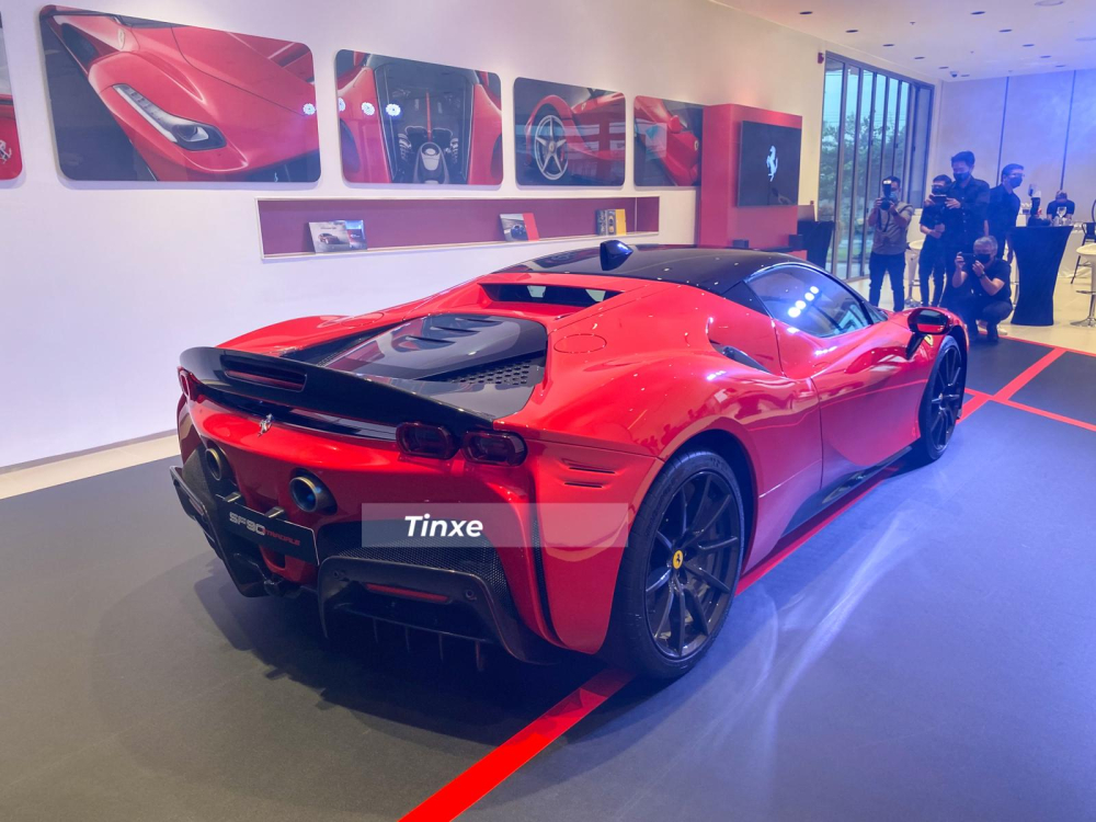 Ferrari SF90 Stradale c&oacute; gi&aacute; b&aacute;n được đ&aacute;nh gi&aacute; qu&aacute; tốt so với c&aacute;c lời mời ch&agrave;o mua từ c&aacute;c c&ocirc;ng ty nhập khẩu tư nh&acirc;n