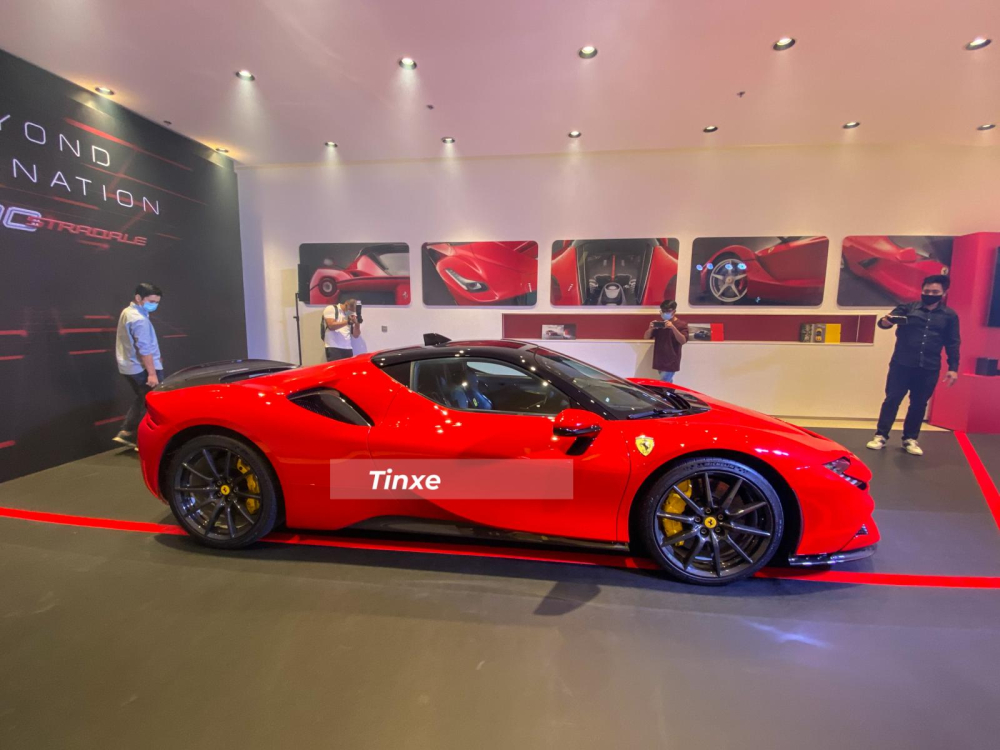 Si&ecirc;u xe Ferrari SF90 Stradale đang nhận được rất nhiều sự quan t&acirc;m của doanh nh&acirc;n Việt