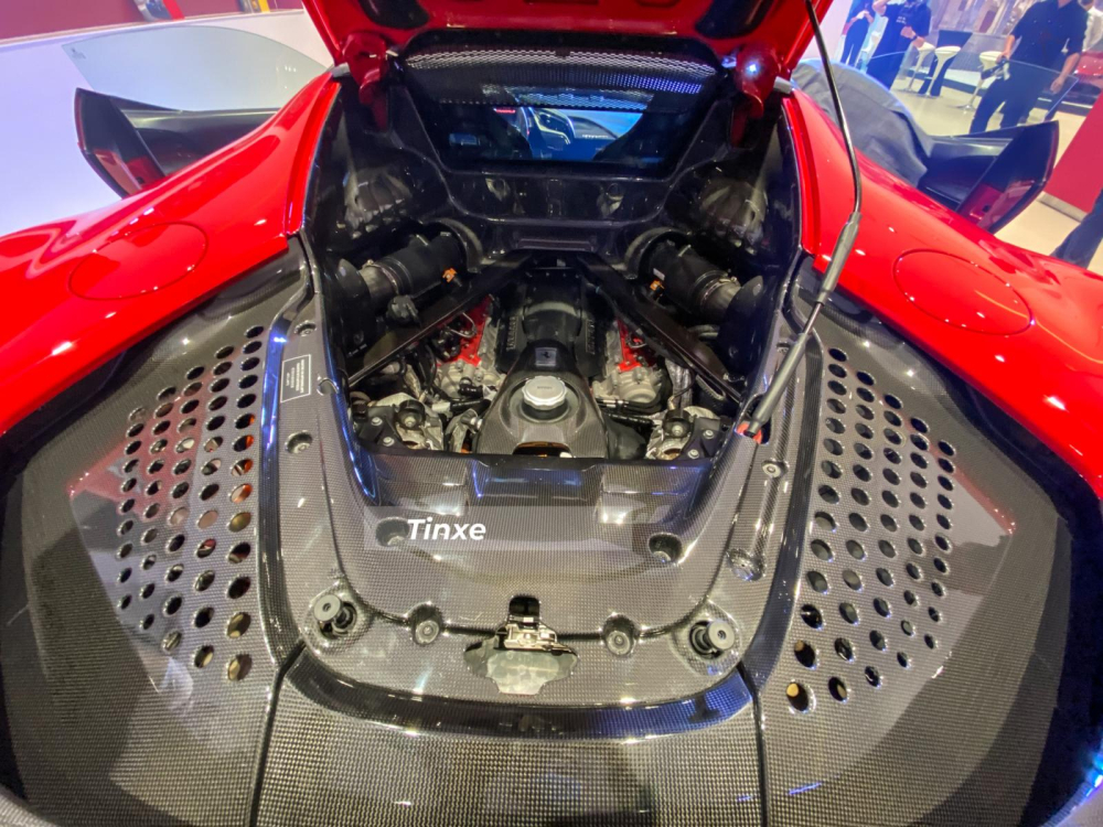 SF90 Stradale l&agrave; mẫu si&ecirc;u xe Ferrari thương mại đầu ti&ecirc;n trang bị hệ dẫn động plug-in hybrid