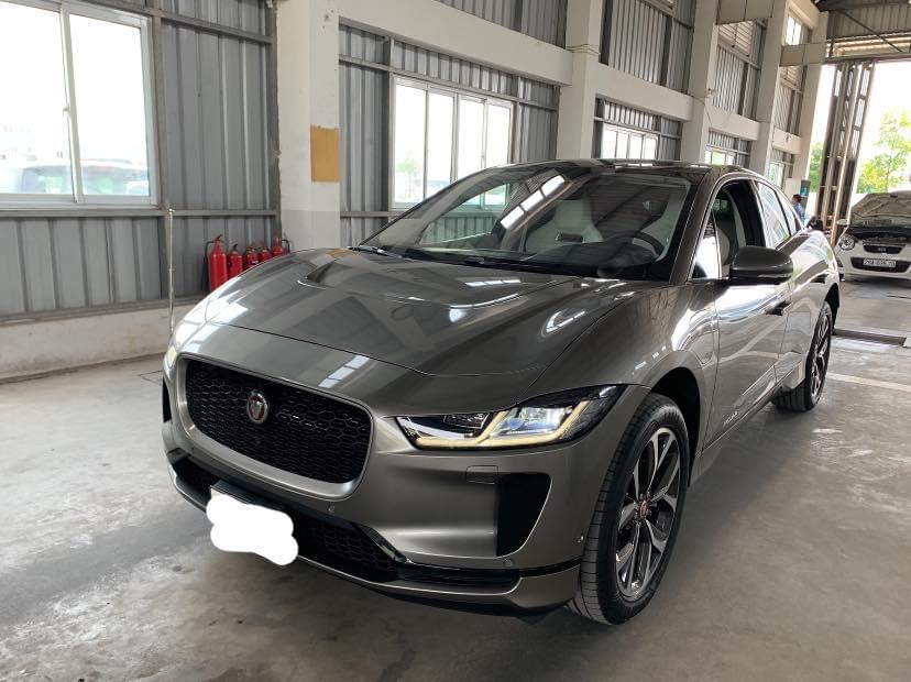 Hình ảnh chiếc Jaguar i-Pace đi đăng kiểm tại Hà Nội.