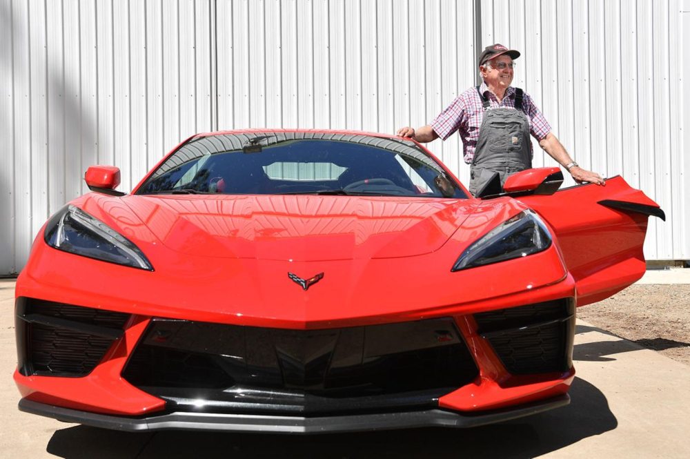 &Ocirc;ng Vern Eden 87 tuổi v&agrave; chiếc Chevrolet Corvette Stingray 2021