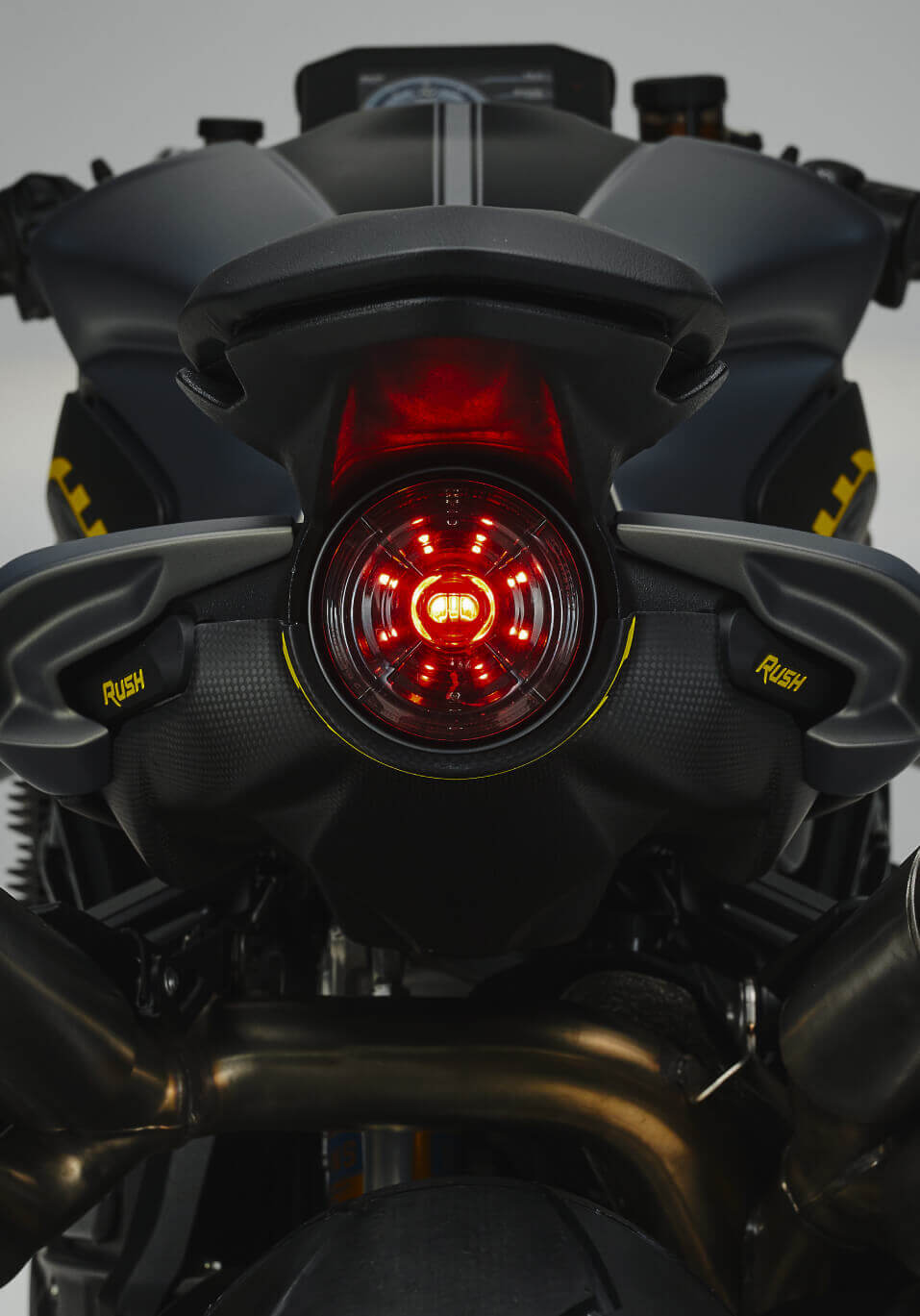 Đuôi xe có thiết kế cực kỳ đặc biệt của siêu mô tô Mv Agusta Rush