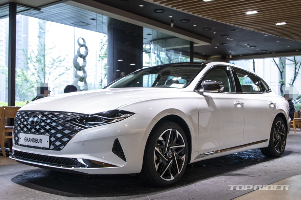Hyundai Grandeur Le Blanc 2021 được trưng bày tại Hàn Quốc Hyundai Grandeur Le Blanc 2021 được trưng bày tại Hàn Quốc