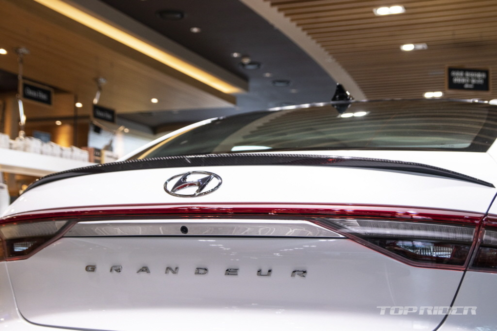 Hyundai Grandeur Le Blanc 2021 có 2 tùy chọn động cơ Hyundai Grandeur Le Blanc 2021 có 2 tùy chọn động cơ