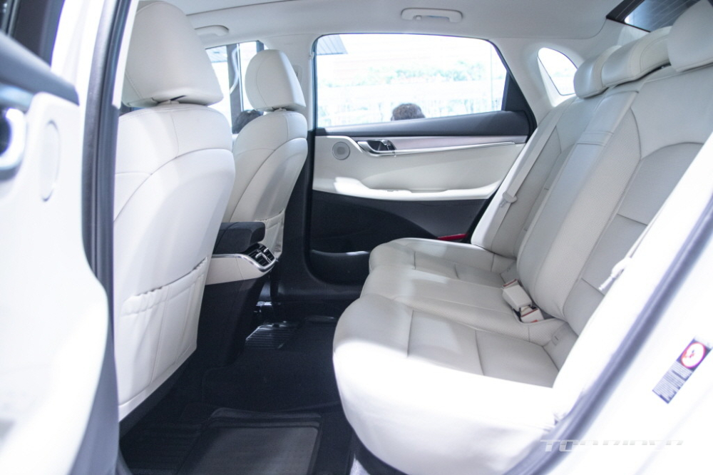 Hàng ghế sau của Hyundai Grandeur Le Blanc 2021 Hàng ghế sau của Hyundai Grandeur Le Blanc 2021