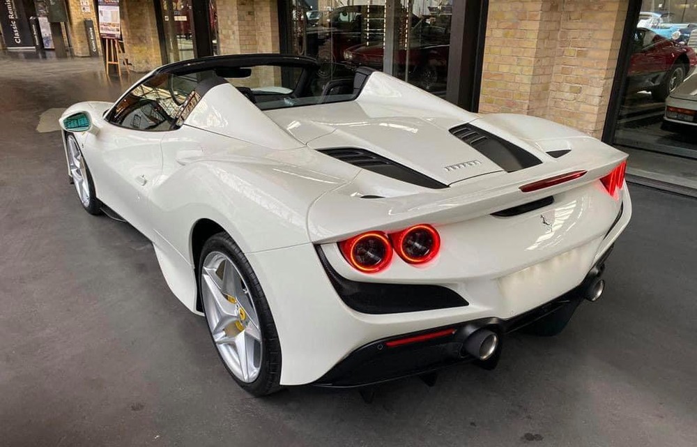 Đ&acirc;y ch&iacute;nh l&agrave; si&ecirc;u xe mui trần Ferrari F8 Spider thứ 3 về nước