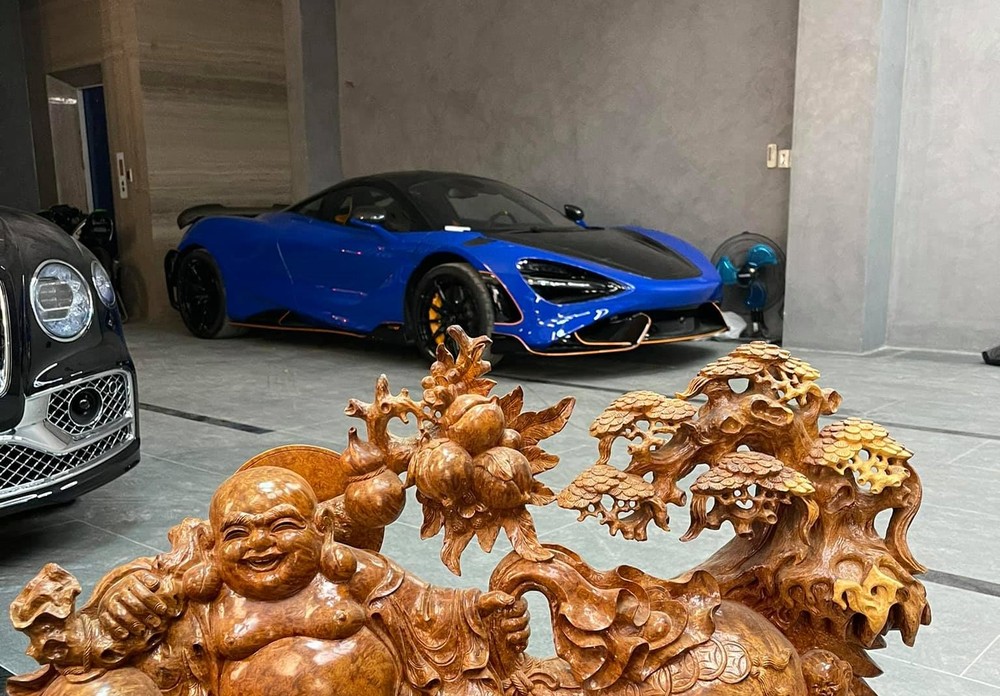 Siêu xe McLaren 765LT cùng Bentley Flying Spur V8 First Edition Siêu xe McLaren 765LT cùng Bentley Flying Spur V8 First Edition