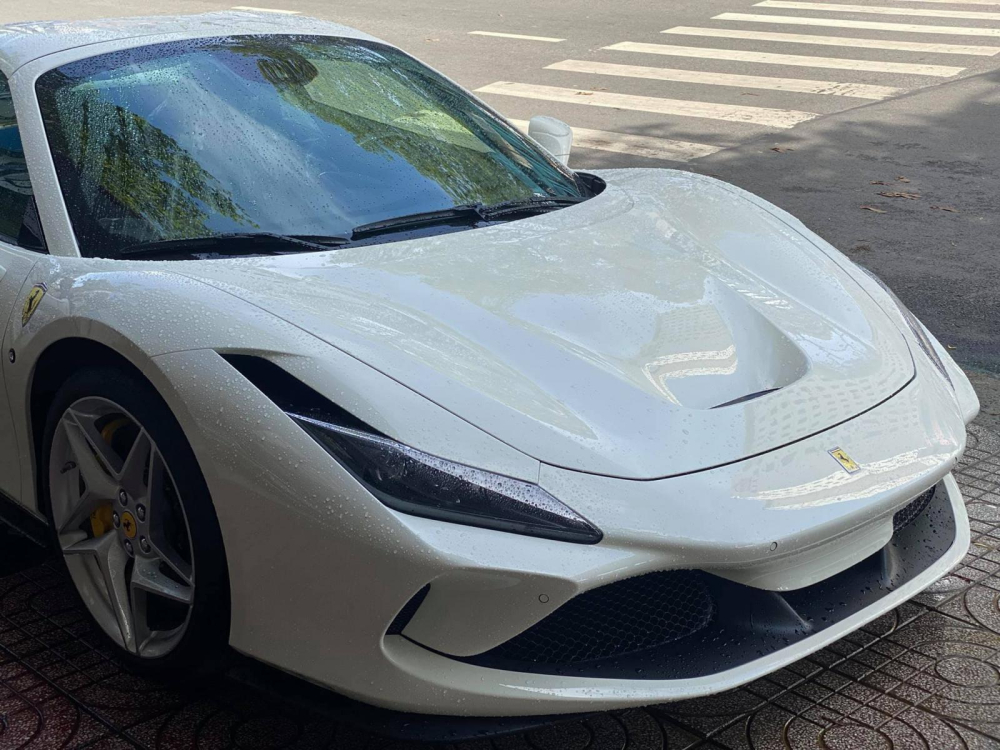 H&igrave;nh ảnh hiếm hoi của chiếc si&ecirc;u xe mui trần Ferrari F8 Spider mới về Việt Nam