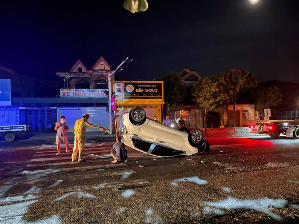 Lực lượng chức năng đang điều tra vụ tai nạn