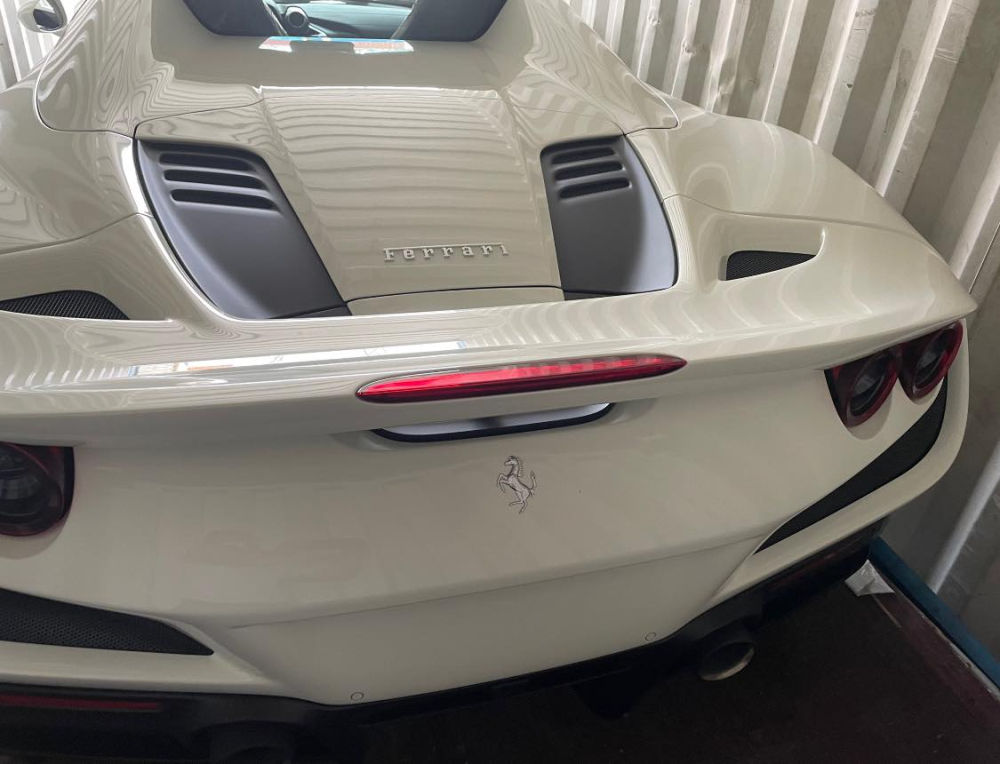 Si&ecirc;u xe mui trần Ferrari F8 Spider được nhập khẩu kh&ocirc;ng ch&iacute;nh h&atilde;ng về nước