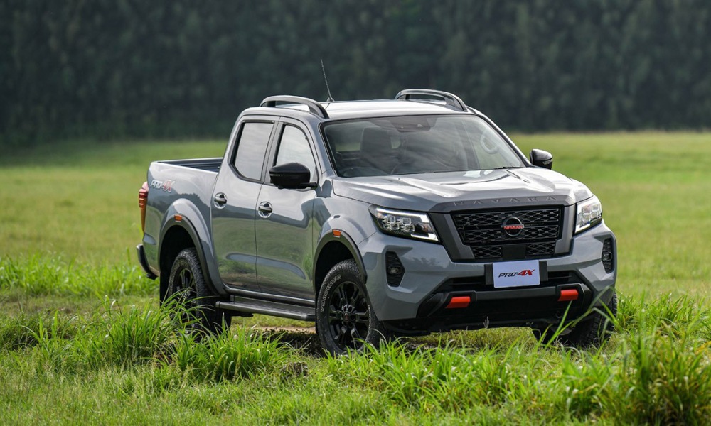 Nissan Navara 2021 kho&aacute;c l&ecirc;n m&igrave;nh d&aacute;ng vẻ cơ bắp, khỏe khoắn hơn trước đ&acirc;y.