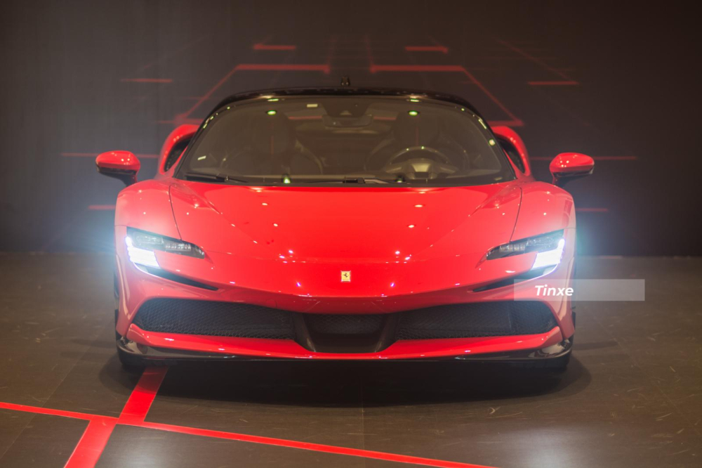 SF90 Stradale có thiết kế quá bay bổng dù là nhìn từ trực diện SF90 Stradale có thiết kế quá bay bổng dù là nhìn từ trực diện