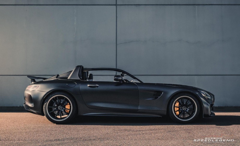 Ph&iacute;a b&ecirc;n sườn của Bussink GT R SpeedLegend