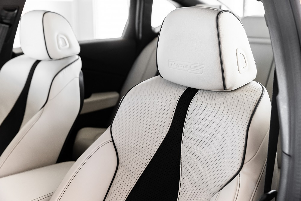 Ghế bọc da phối da lộn của Acura TLX 2021