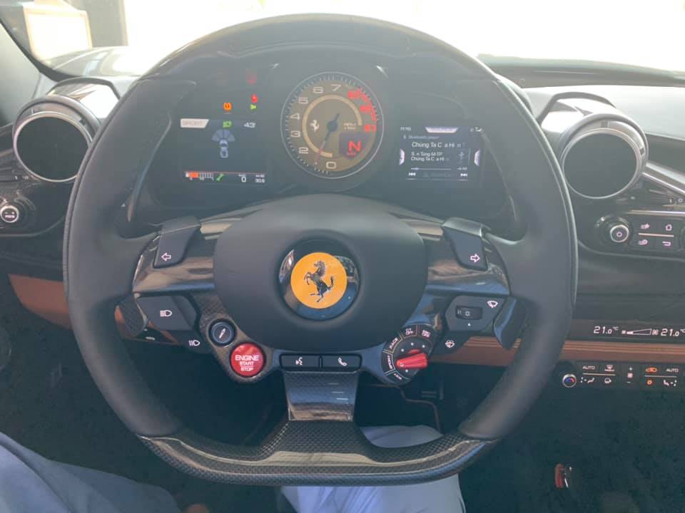 V&ocirc; lăng si&ecirc;u xe Ferrari F8 Tributo thứ 2 về nước