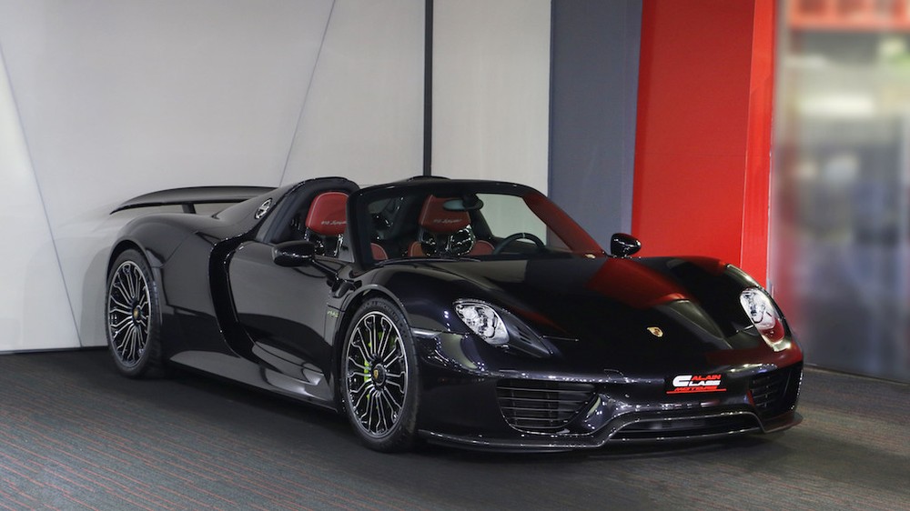 Chiếc siêu xe Porsche 918 Spyder có màu đen Chiếc siêu xe Porsche 918 Spyder có màu đen
