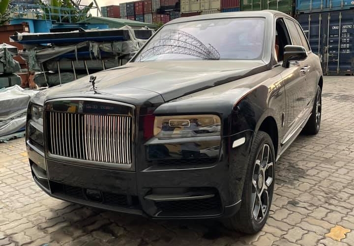 Rolls-Royce Cullinan Black Badge tiếp tục về nước phục vụ nhà giàu Việt