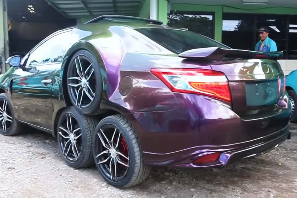 6 bánh xe phía sau là chi tiết đáng lưu ý và công phu của nó
