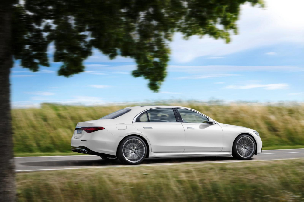 Mercedes-Benz S580 L 4Matic 2022 dùng động cơ xăng V8 với sự hỗ trợ của hệ thống mild hybrid 48 V