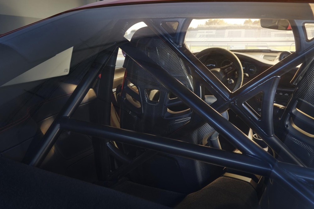 Khung an to&agrave;n của Porsche 911 GT3 2022
