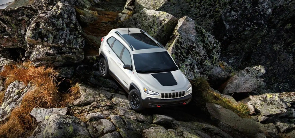 Gi&aacute; xe Jeep Cherokee